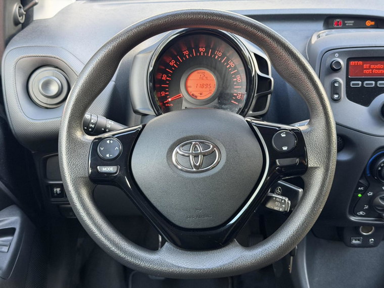 Vehicle Image 16