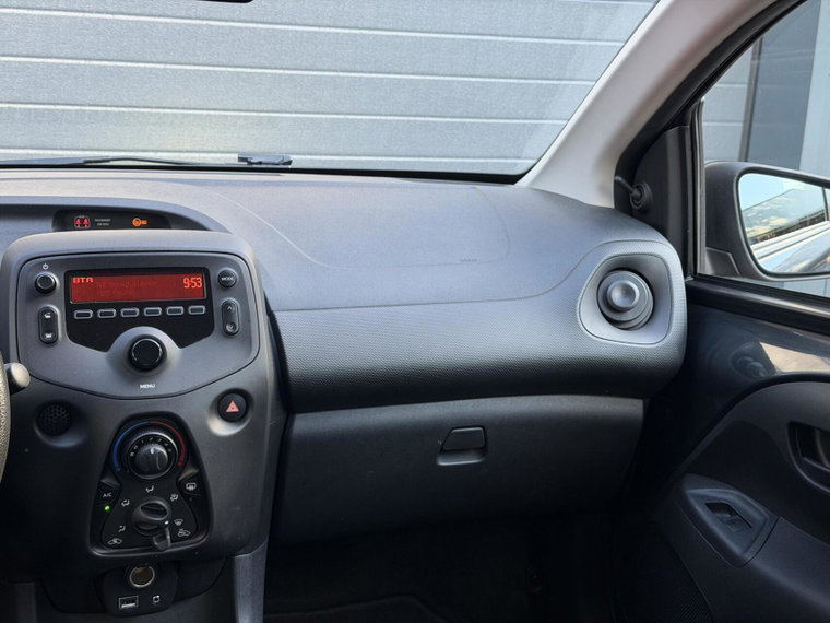Vehicle Image 17