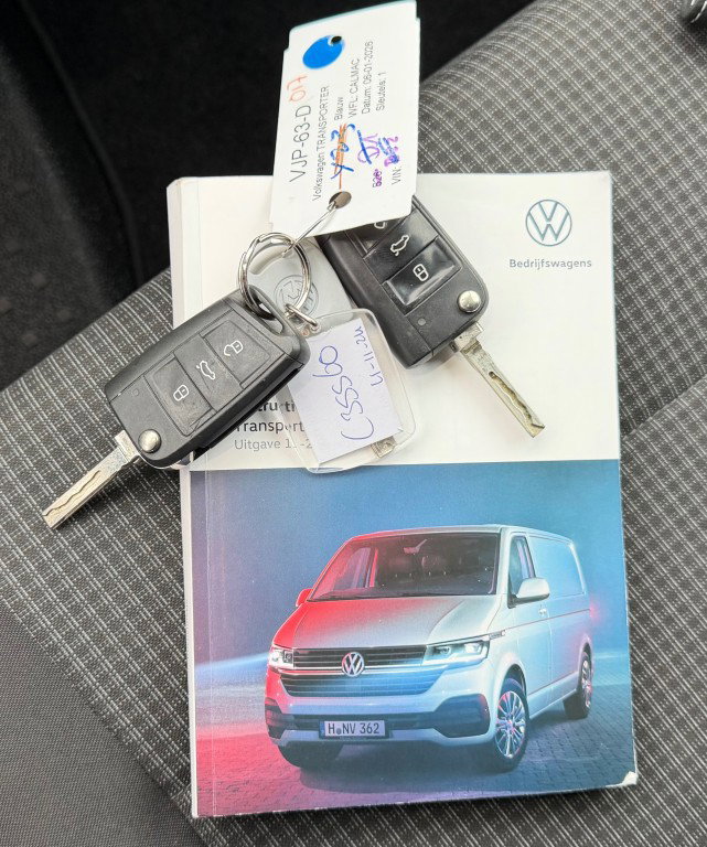 Vehicle Image 25