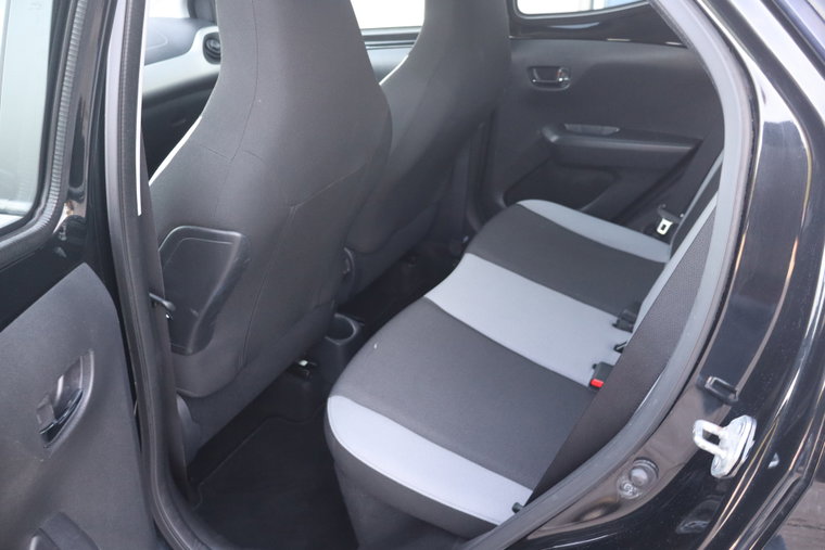 Vehicle Image 25