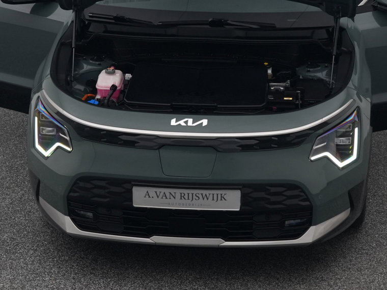Vehicle Image 32