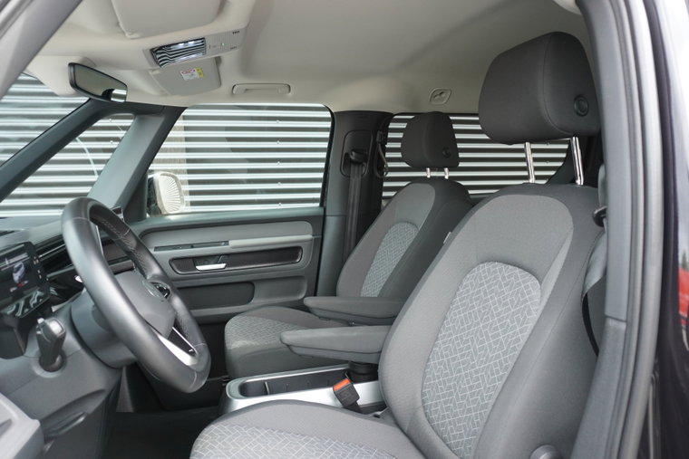 Vehicle Image 16