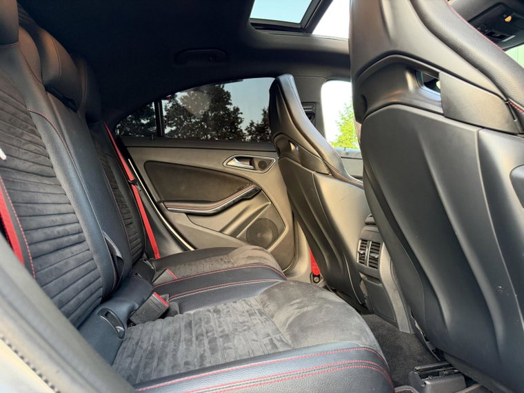 Vehicle Image 32