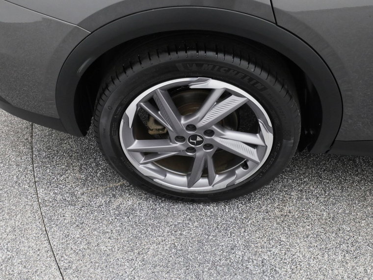 Vehicle Image 25