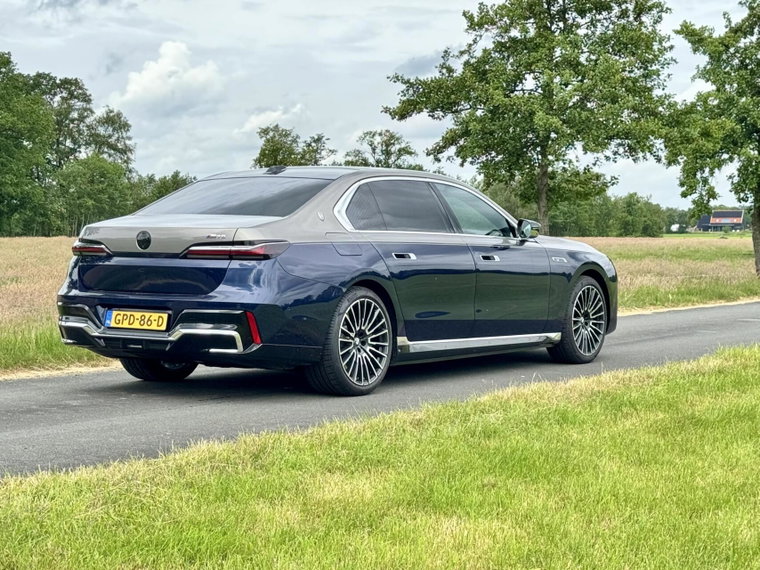 Vehicle Image 28