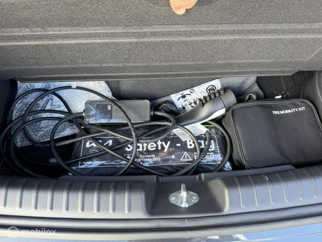 Vehicle Image 24