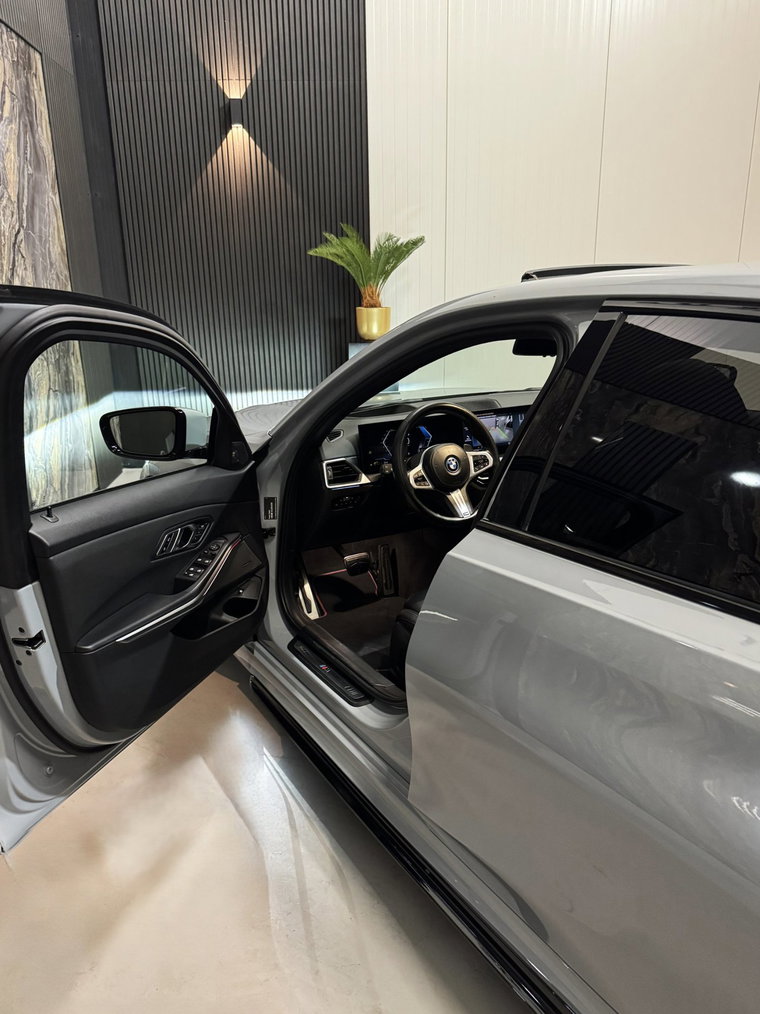 Vehicle Image 24