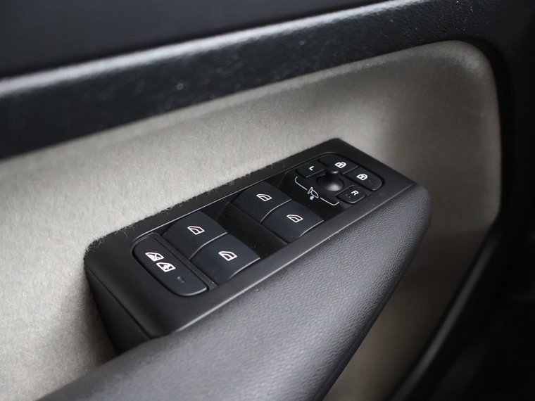 Vehicle Image 43
