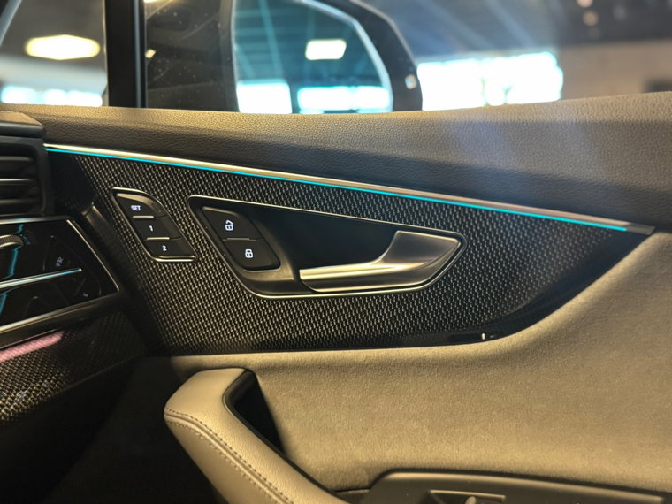 Vehicle Image 37