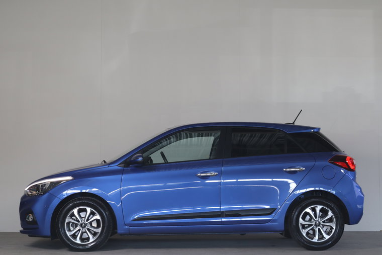 Vehicle Image 12