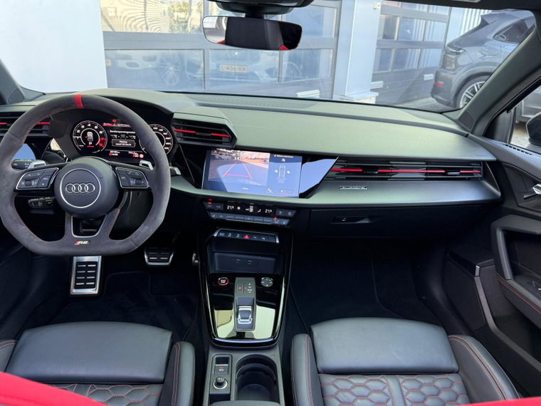 Vehicle Image 25