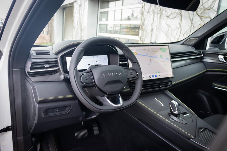 Vehicle Image 9