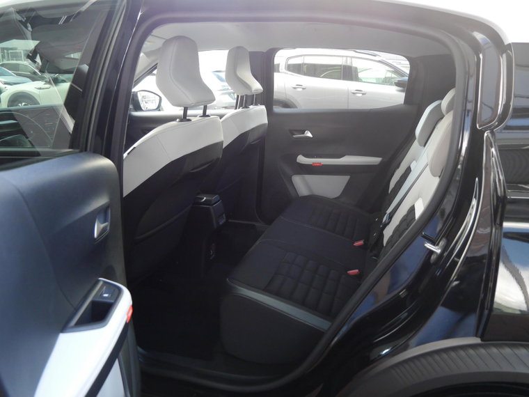 Vehicle Image 32