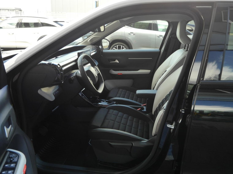 Vehicle Image 33
