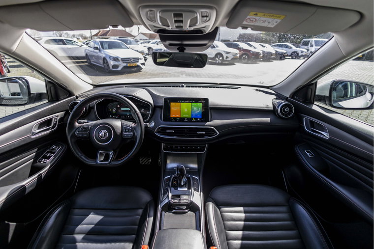 Vehicle Image 6