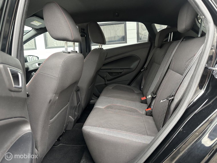 Vehicle Image 16