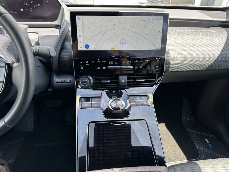 Vehicle Image 12