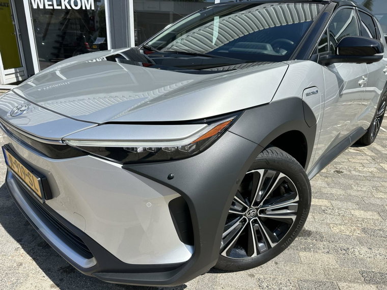Vehicle Image 19