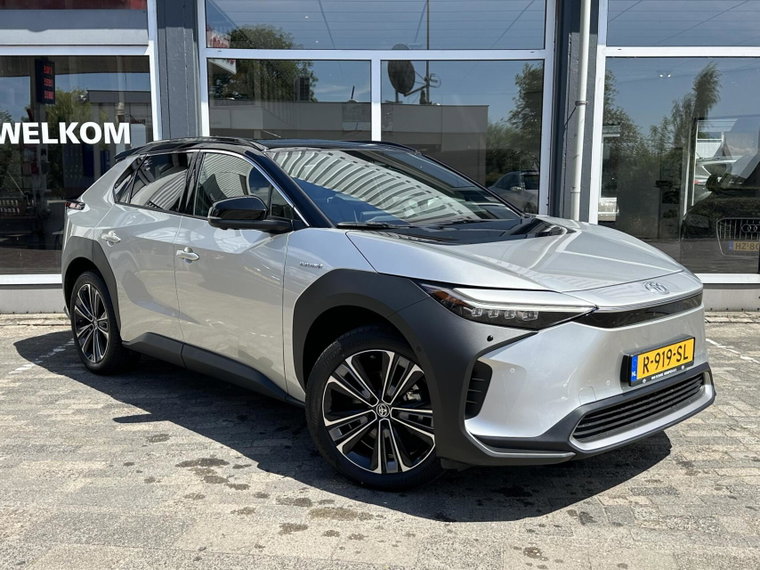 Vehicle Image 4