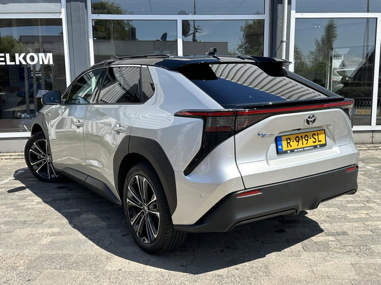 Vehicle Image 5