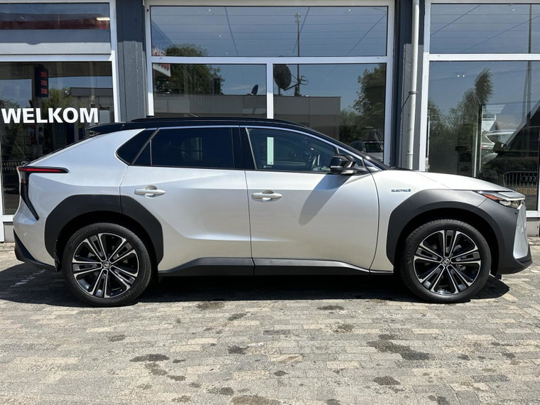 Vehicle Image 6