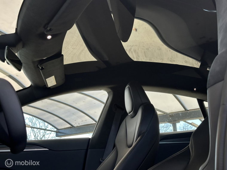 Vehicle Image 32