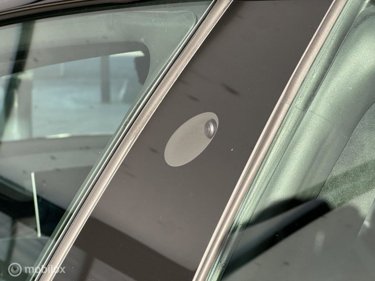Vehicle Image 38