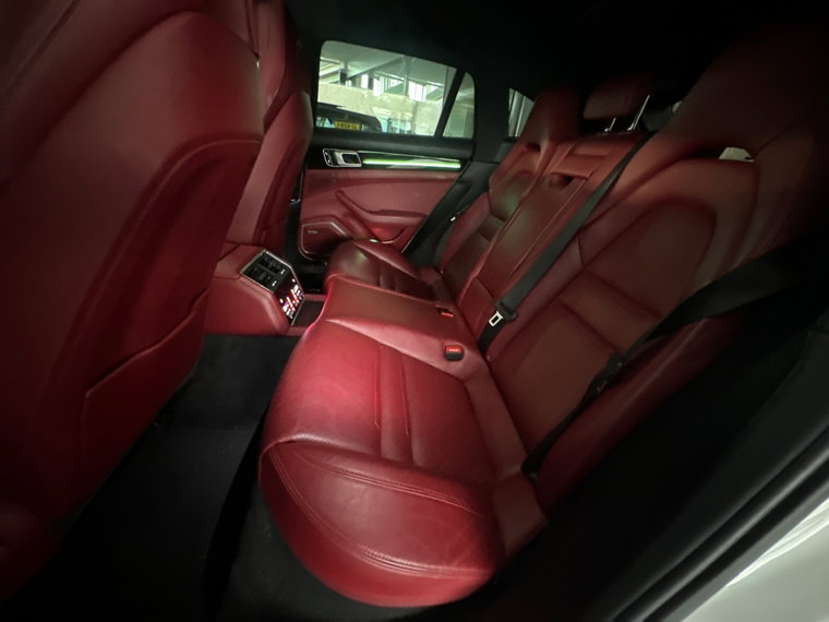 Vehicle Image 32