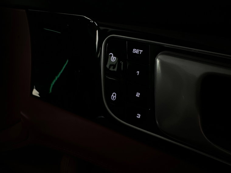 Vehicle Image 38