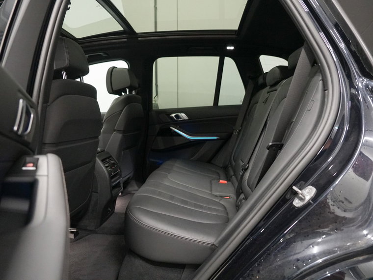 Vehicle Image 37