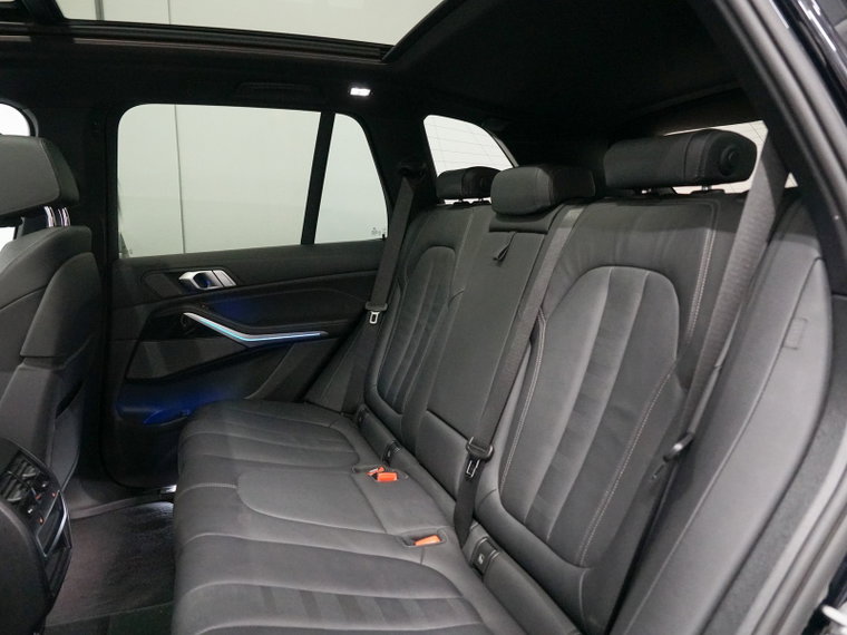 Vehicle Image 38