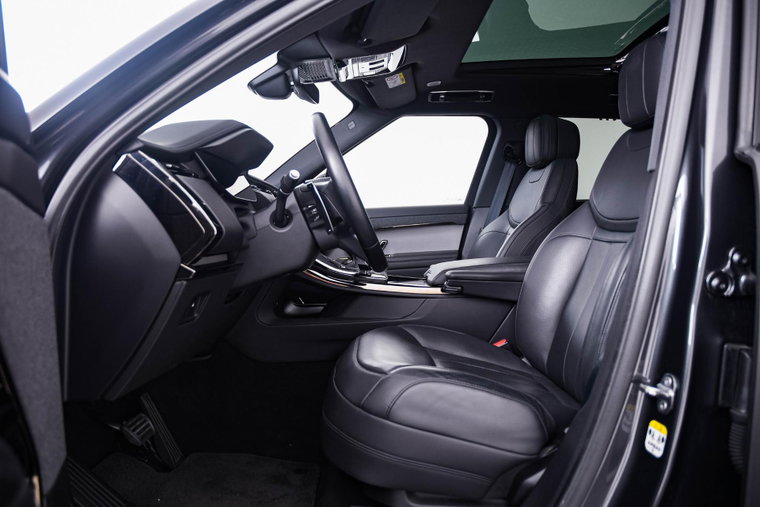 Vehicle Image 12