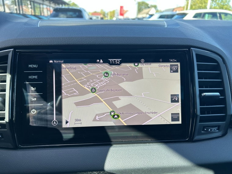 Vehicle Image 25
