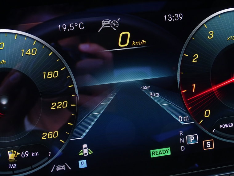 Vehicle Image 25