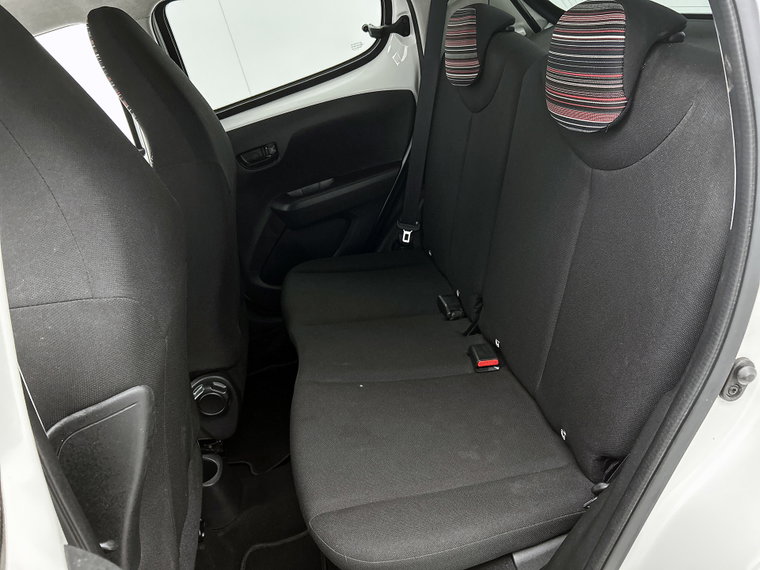 Vehicle Image 25