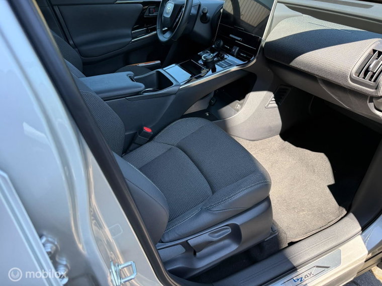 Vehicle Image 12