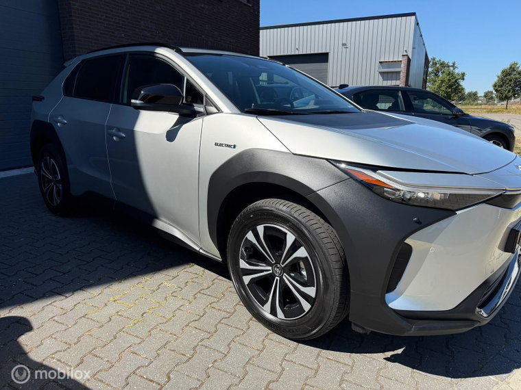 Vehicle Image 8