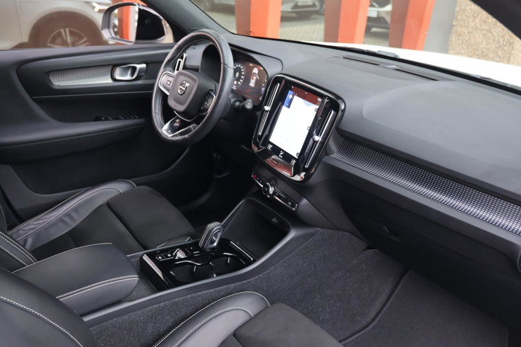 Vehicle Image 25