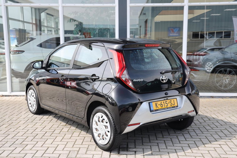 Vehicle Image 16