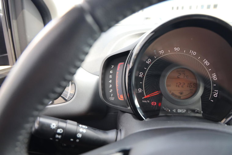 Vehicle Image 21