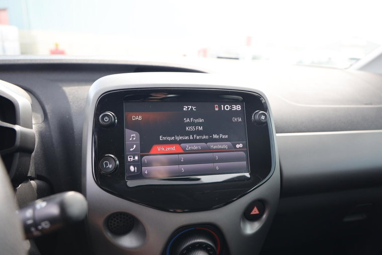 Vehicle Image 11