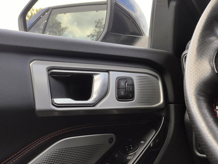 Vehicle Image 30
