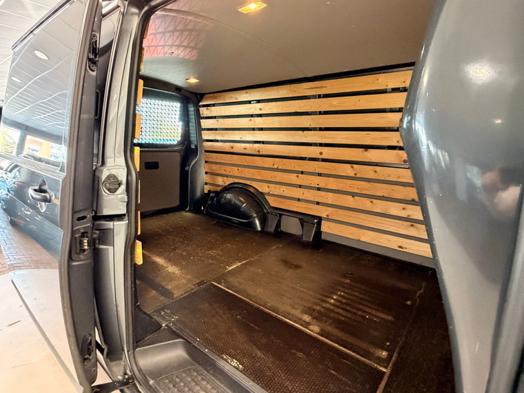 Vehicle Image 25