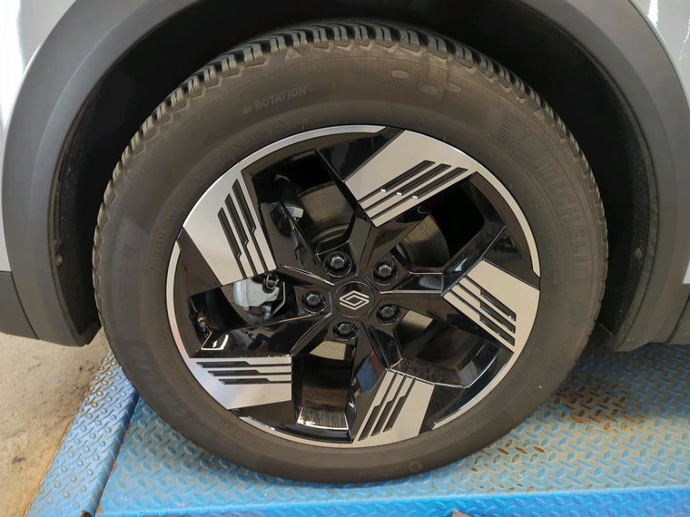 Vehicle Image 38