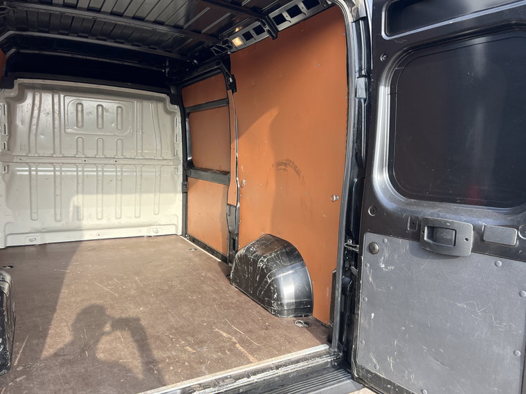 Vehicle Image 36