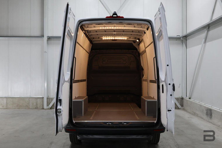 Vehicle Image 33
