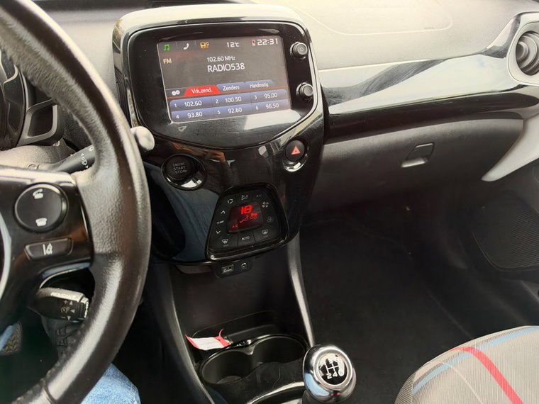 Vehicle Image 12
