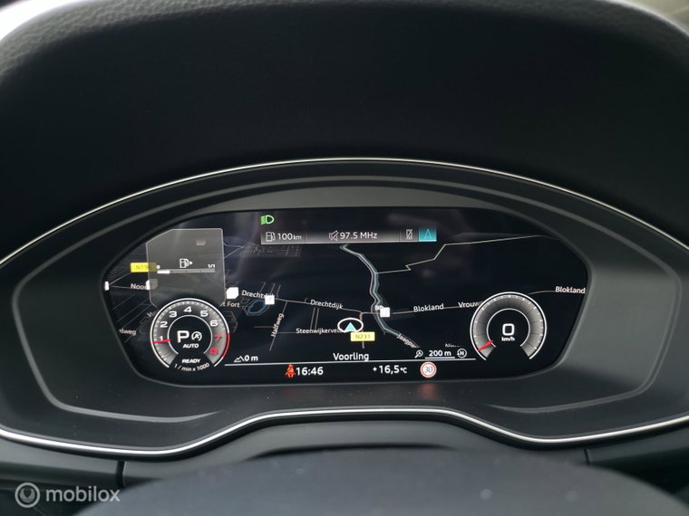 Vehicle Image 25