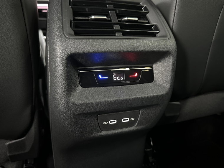 Vehicle Image 29