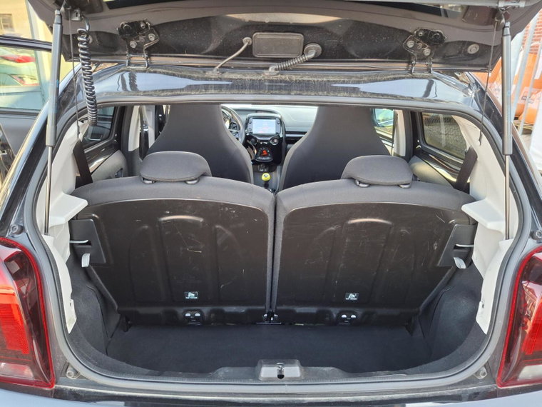 Vehicle Image 17
